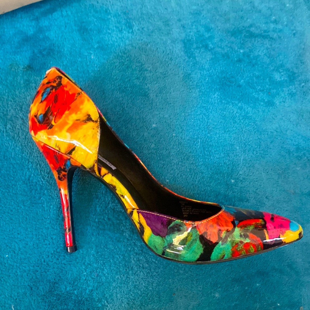 Steve Madden Floral Pump